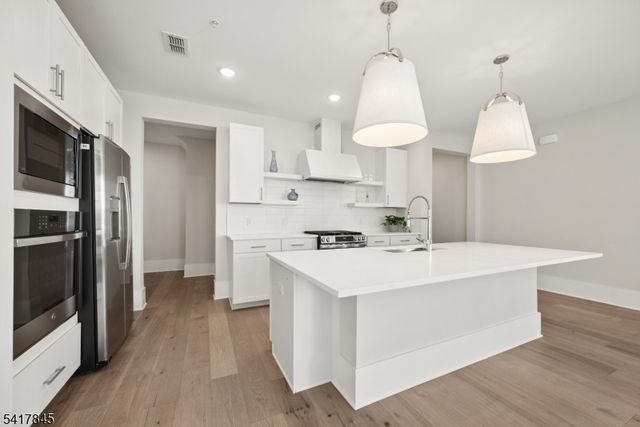 102 IRIS COURT, Warren Twp., NJ 07059