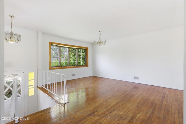 14 Woodridge Avenue, Toms River, NJ 08755