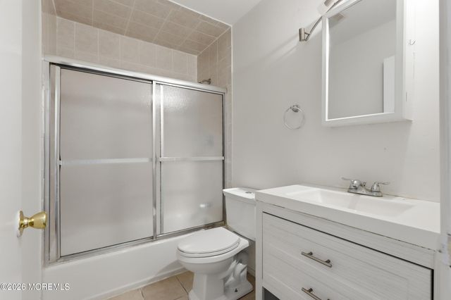 14 Woodridge Avenue, Toms River, NJ 08755