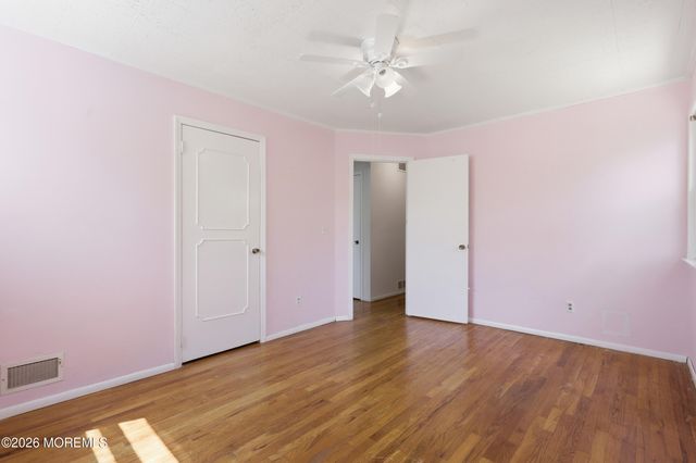 14 Woodridge Avenue, Toms River, NJ 08755