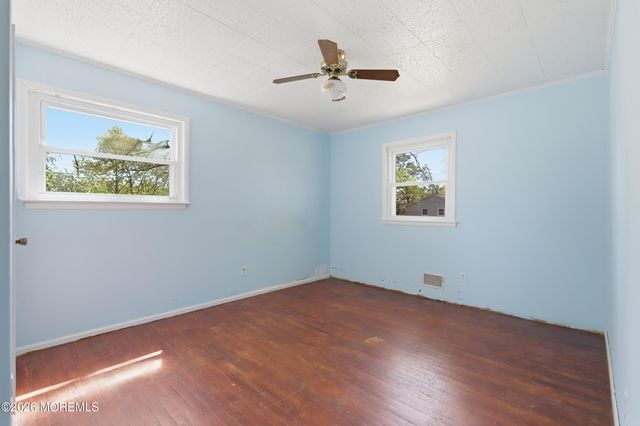 14 Woodridge Avenue, Toms River, NJ 08755