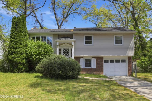 14 Woodridge Avenue, Toms River, NJ 08755