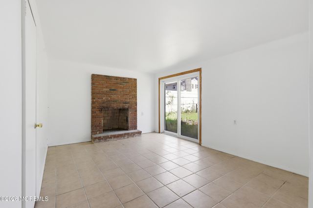 14 Woodridge Avenue, Toms River, NJ 08755