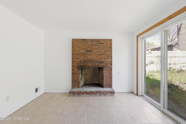 14 Woodridge Avenue, Toms River, NJ 08755
