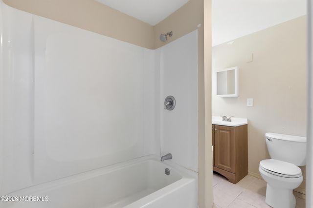 14 Woodridge Avenue, Toms River, NJ 08755