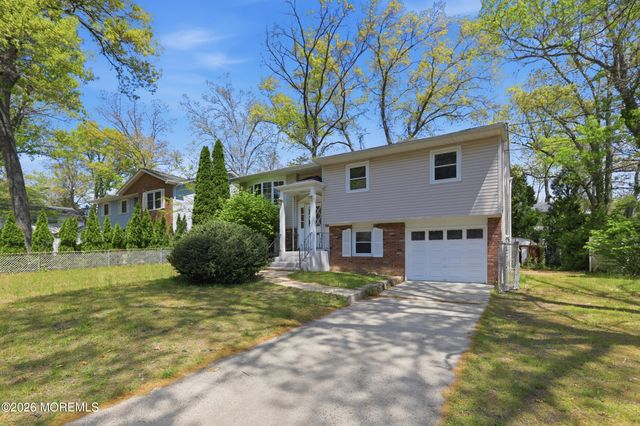 14 Woodridge Avenue, Toms River, NJ 08755