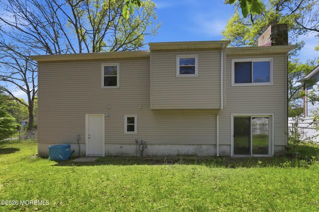 14 Woodridge Avenue, Toms River, NJ 08755