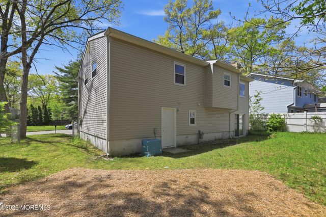 14 Woodridge Avenue, Toms River, NJ 08755
