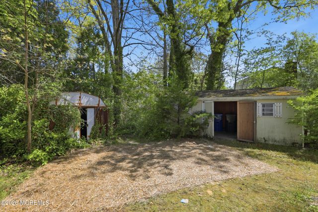 14 Woodridge Avenue, Toms River, NJ 08755