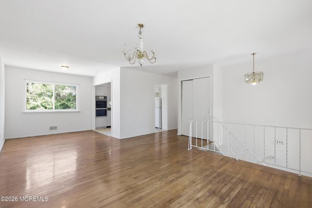 14 Woodridge Avenue, Toms River, NJ 08755