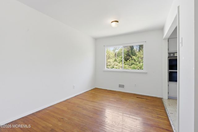 14 Woodridge Avenue, Toms River, NJ 08755