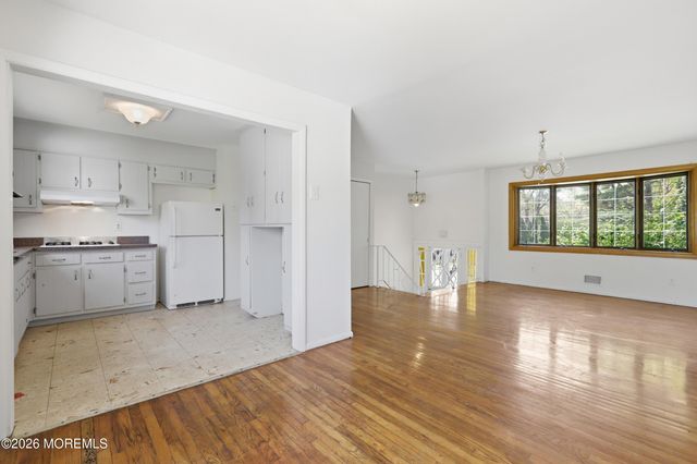 14 Woodridge Avenue, Toms River, NJ 08755
