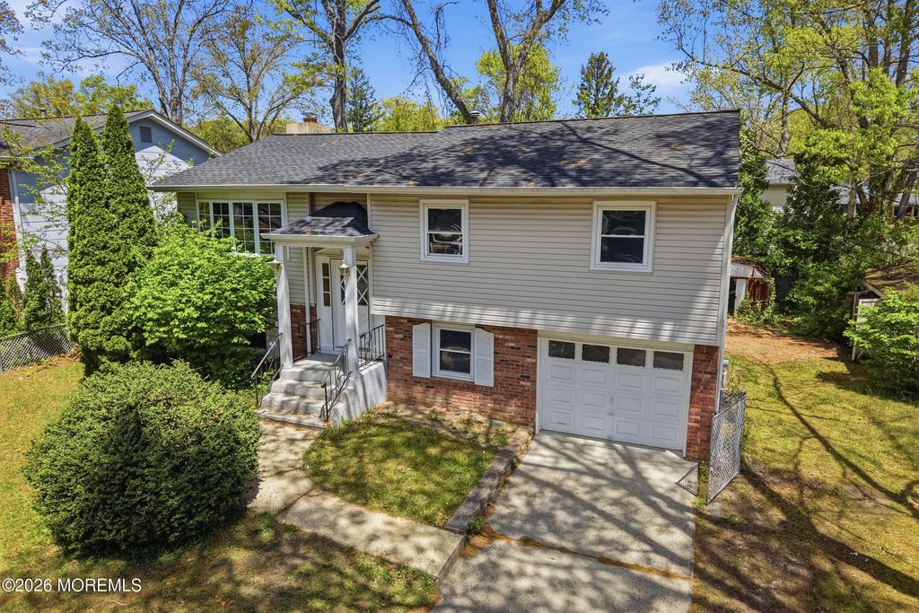 14 Woodridge Avenue, Toms River, NJ 08755
