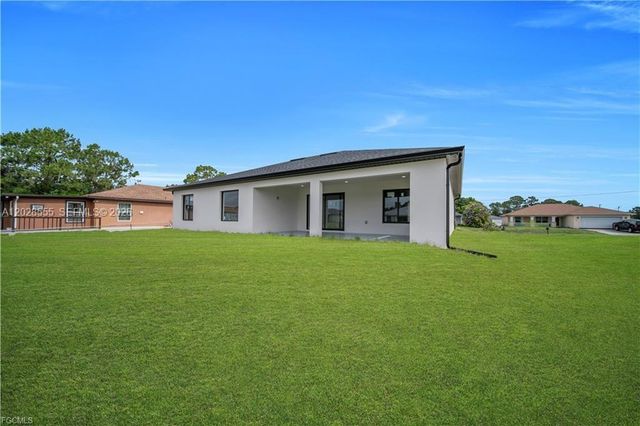2507 39th ST SW, Lehigh Acres, FL 33976