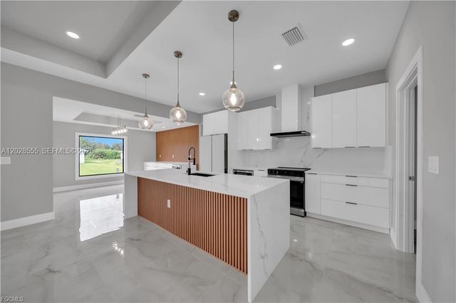 2507 39th ST SW, Lehigh Acres, FL 33976