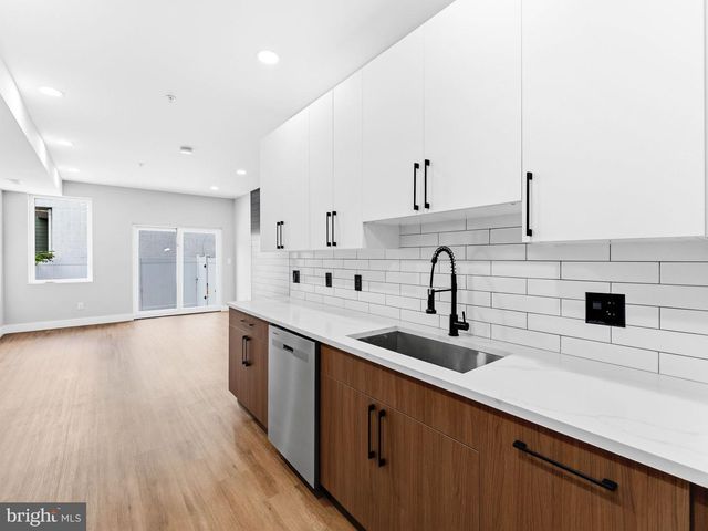 861 N 15TH ST, Philadelphia, PA 19130