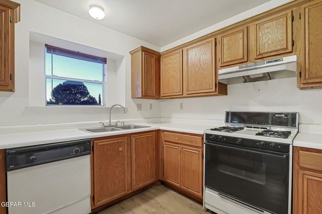 929 Totonaca Lane, El Paso, TX 79912