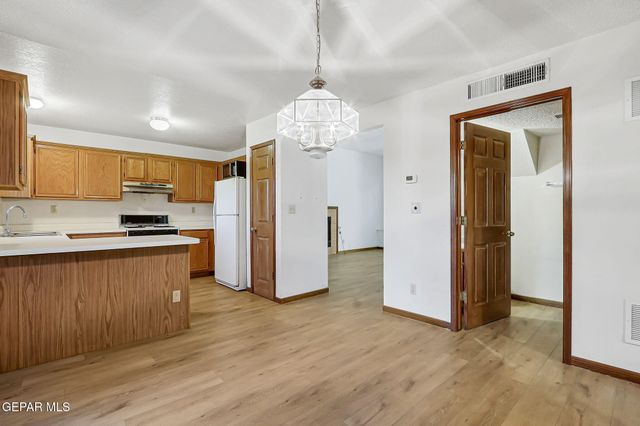 929 Totonaca Lane, El Paso, TX 79912