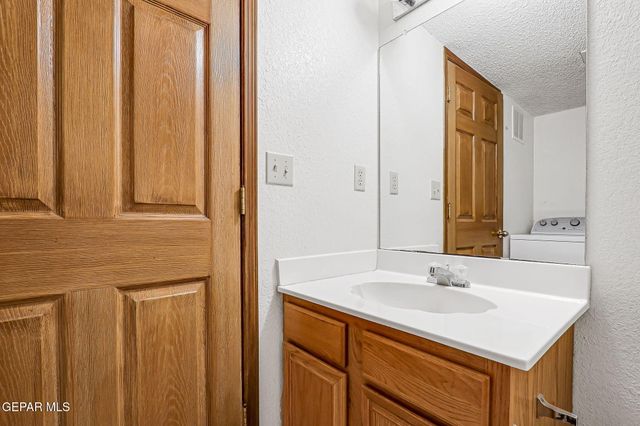 929 Totonaca Lane, El Paso, TX 79912