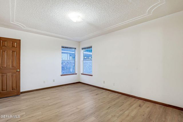 929 Totonaca Lane, El Paso, TX 79912