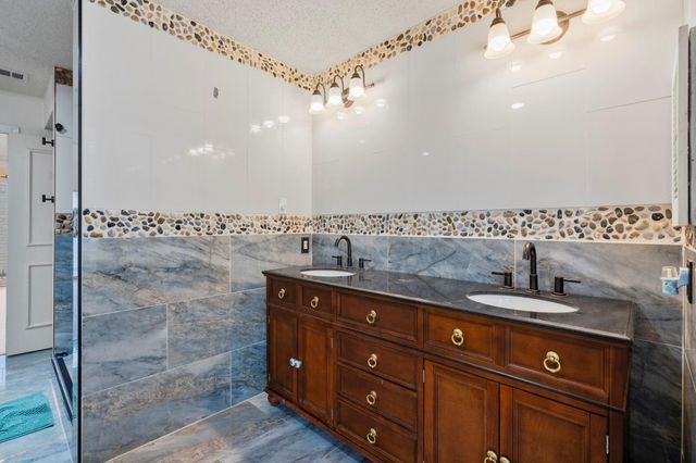 13051 Meadowline Drive, Houston, TX 77082