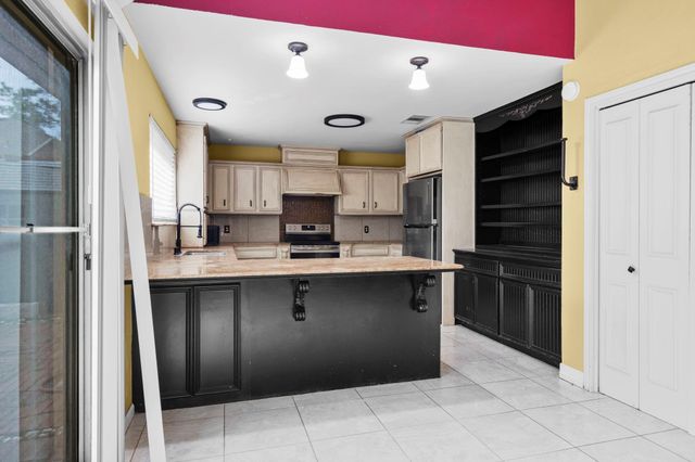 13051 Meadowline Drive, Houston, TX 77082