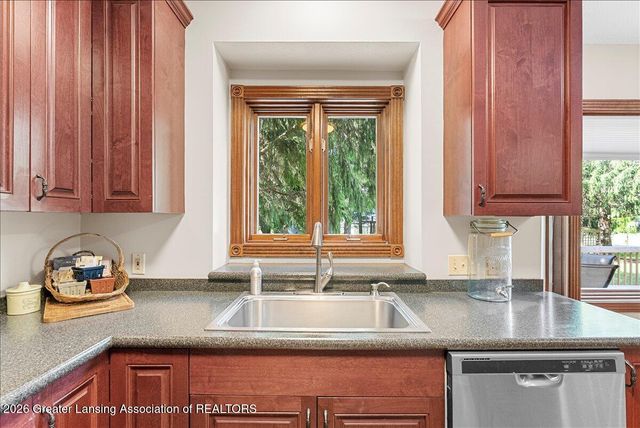 3930 Camperdown Drive, Lansing, MI 48911