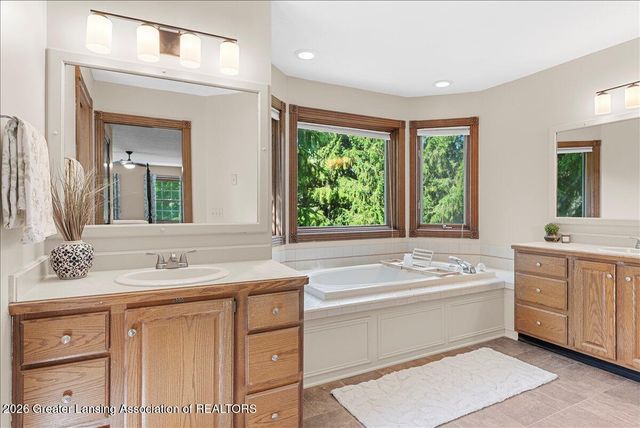 3930 Camperdown Drive, Lansing, MI 48911