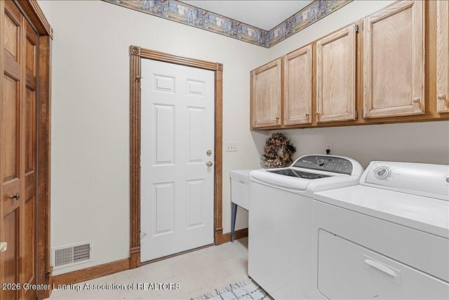 3930 Camperdown Drive, Lansing, MI 48911