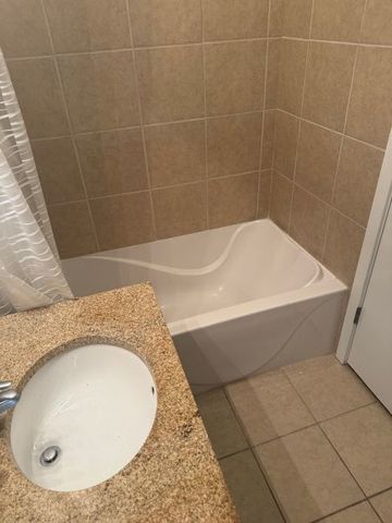 860 N ELSTON Avenue 5, Chicago, IL 60622