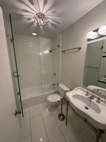 860 N ELSTON Avenue 5, Chicago, IL 60622