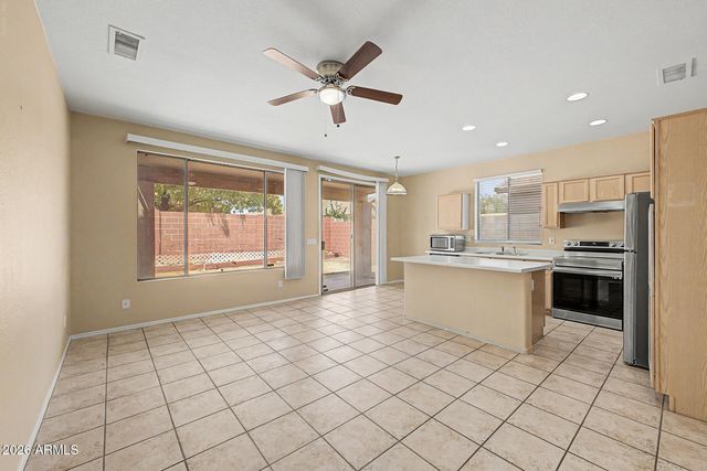 6622 W GOLDEN Lane, Glendale, AZ 85302