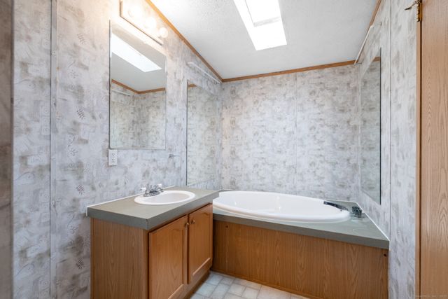 8 Haley Lane, Windham, CT 06256