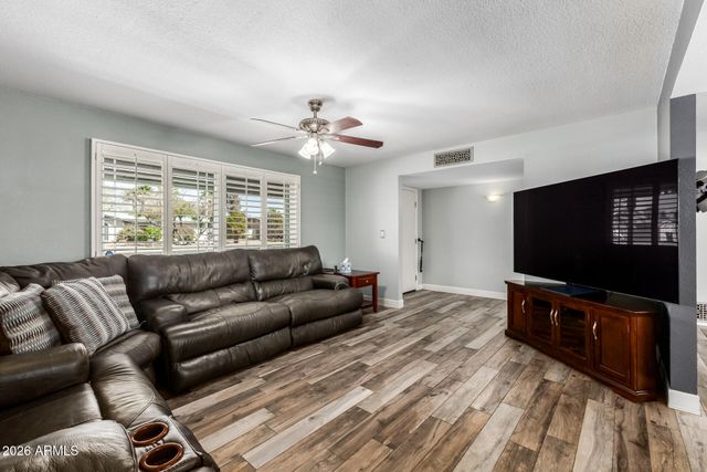 1625 E GREENWAY Street, Mesa, AZ 85203