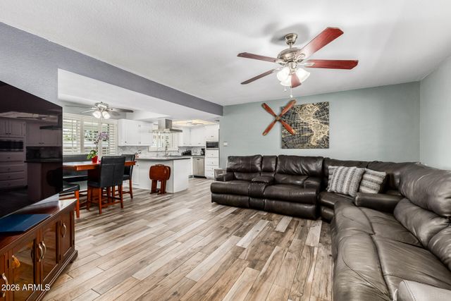 1625 E GREENWAY Street, Mesa, AZ 85203