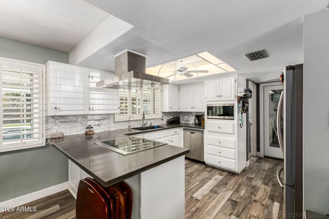 1625 E GREENWAY Street, Mesa, AZ 85203