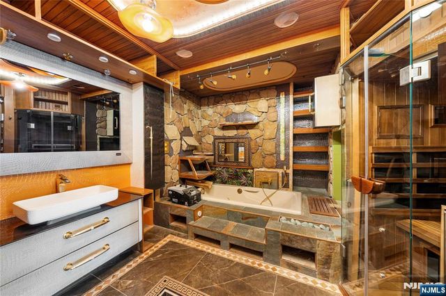 1225 River Road 7D, Edgewater, NJ 07020