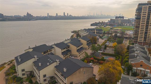 1225 River Road 7D, Edgewater, NJ 07020