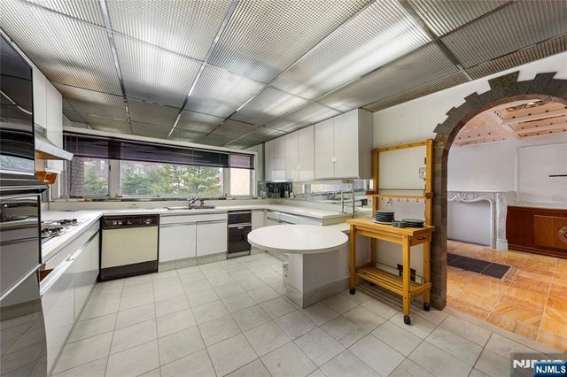 1225 River Road 7D, Edgewater, NJ 07020