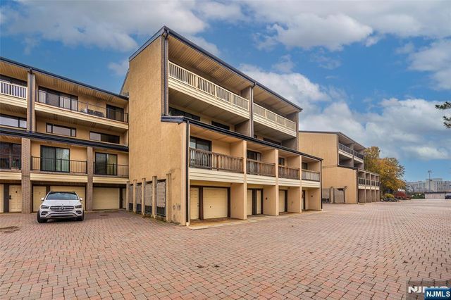 1225 River Road 7D, Edgewater, NJ 07020