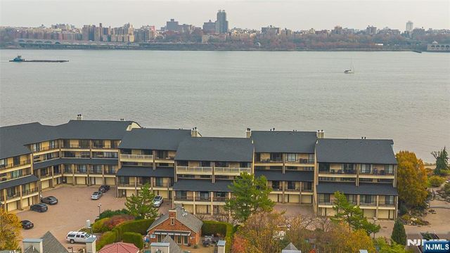 1225 River Road 7D, Edgewater, NJ 07020