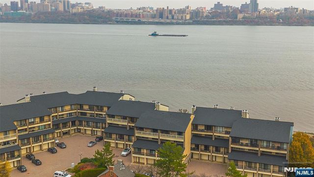 1225 River Road 7D, Edgewater, NJ 07020