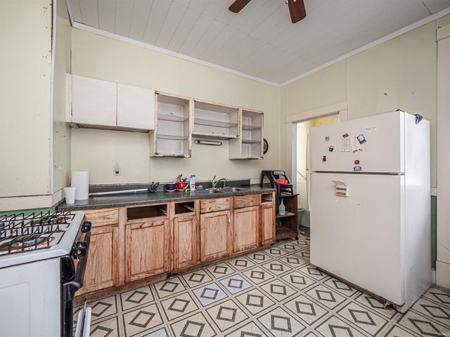 425 Maxwell Avenue, Evansville, IN 47711