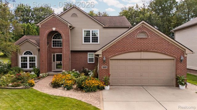 1861 Twin Sun Circle, Commerce Charter Township, MI 48390