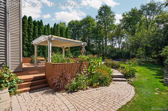 1861 Twin Sun Circle, Commerce Charter Township, MI 48390