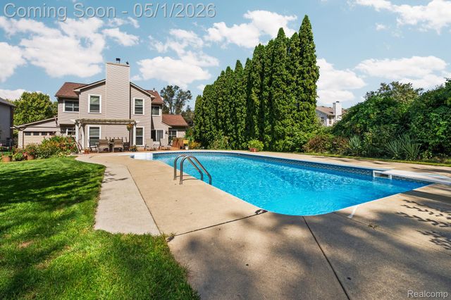 1861 Twin Sun Circle, Commerce Charter Township, MI 48390