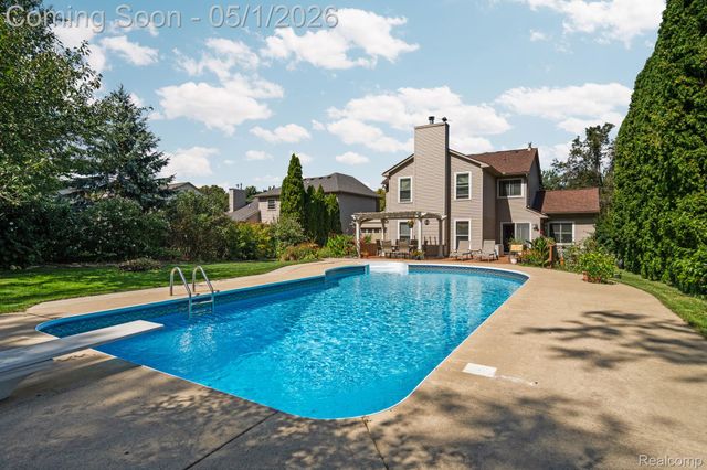 1861 Twin Sun Circle, Commerce Charter Township, MI 48390