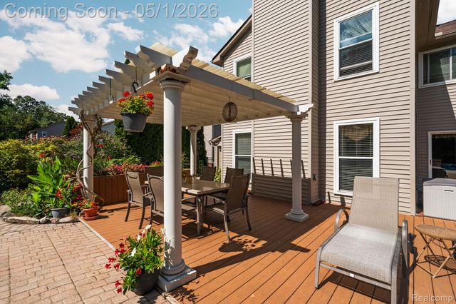 1861 Twin Sun Circle, Commerce Charter Township, MI 48390