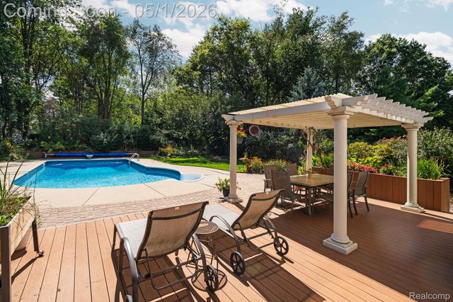 1861 Twin Sun Circle, Commerce Charter Township, MI 48390