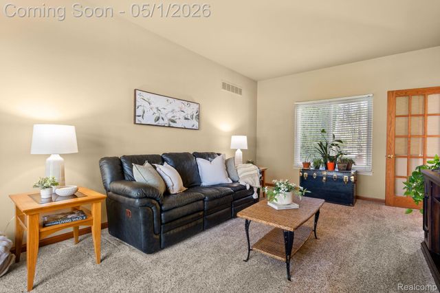 1861 Twin Sun Circle, Commerce Charter Township, MI 48390